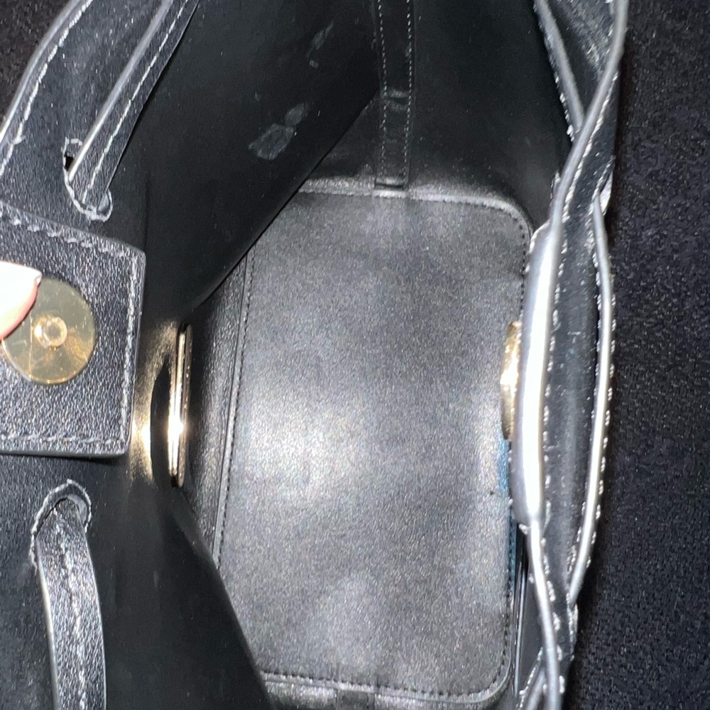 Michael Kors Black leather Bucket Bag with Gold  Tone HardWare - Picture 4 of 4